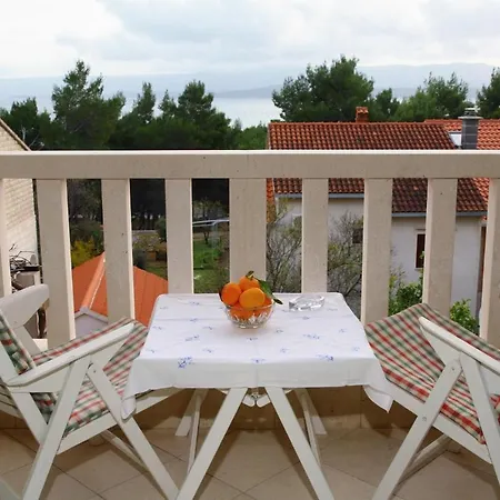 And With Parking Space Bol, Brac - 2873 Guest house 3*