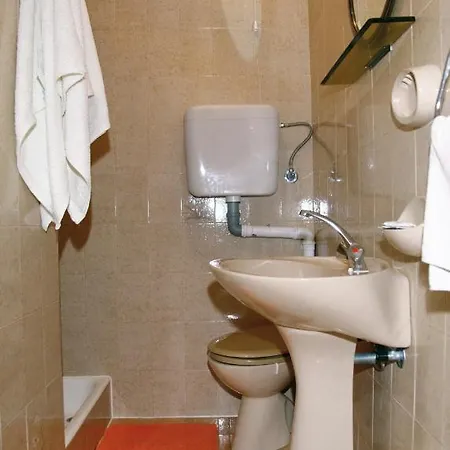 And With Parking Space Bol, Brac - 2873 Guest house