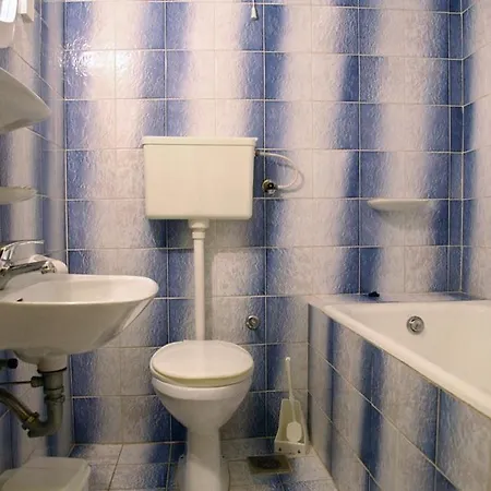 And With Parking Space Bol, Brac - 2873 Guest house